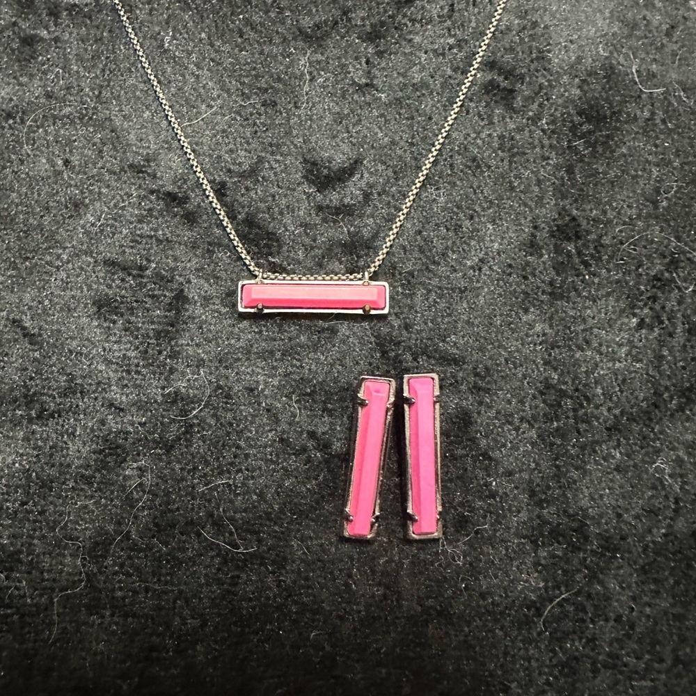 Kendra Scott Leanor Necklace and Earring Set